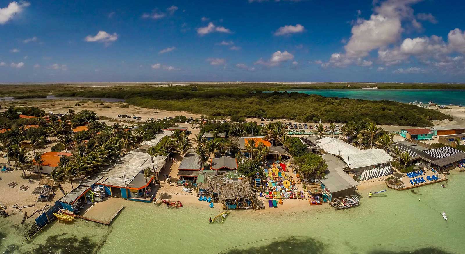 Hang Out Beachbar Bonaire van boven